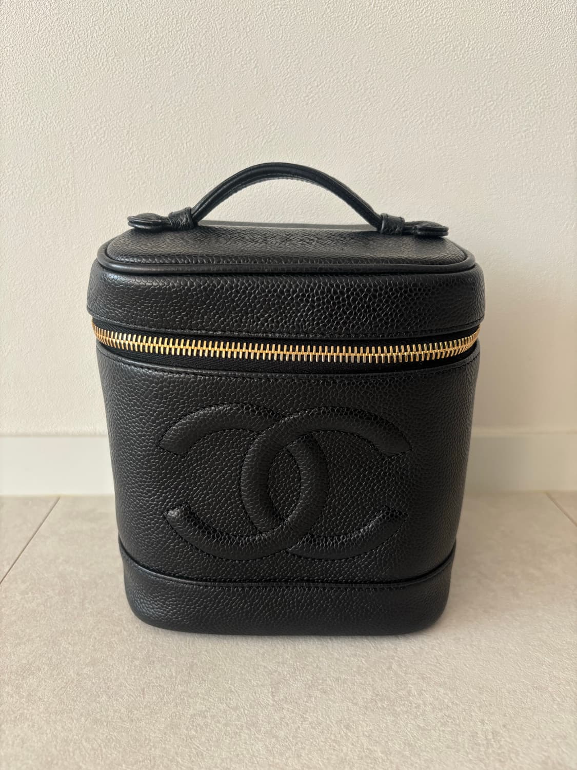 샤넬 빈티지 베니티백 블랙 금장 캐비어 상품이미지1