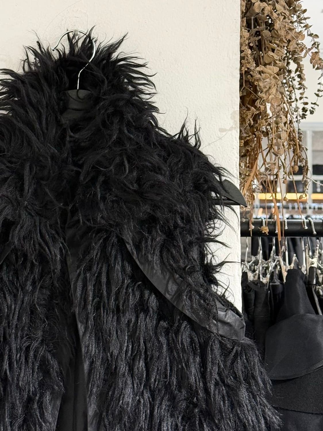 보테가베네타 블랙 모헤어 퍼 크롭 베스트 상품이미지3