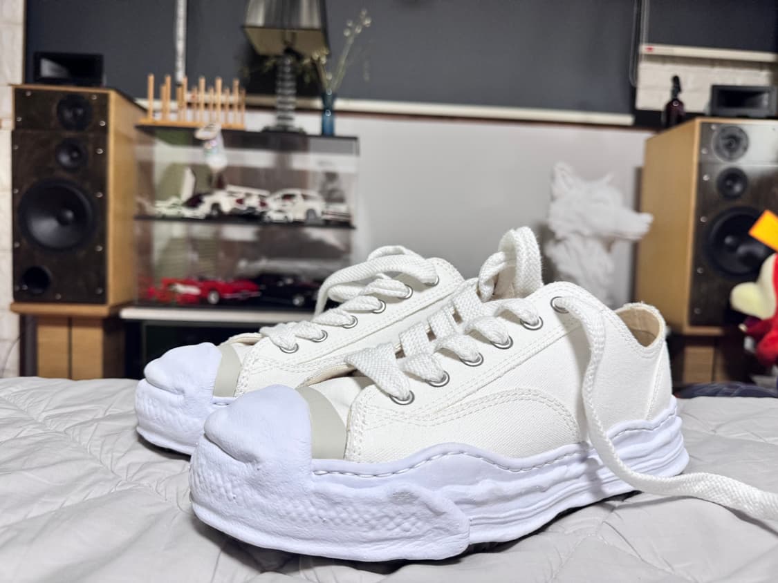 메종 미하라 야스히로 피터슨 OG 솔 PL 레더 로우탑 스니커즈 화이트 상품이미지1