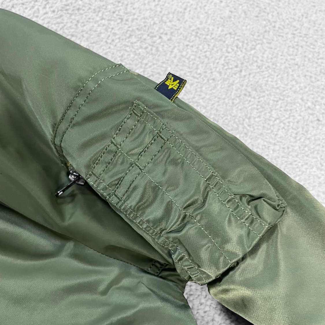 알파인더스트리 ma-1 플라이트 봄버 자켓 카키 상품이미지3