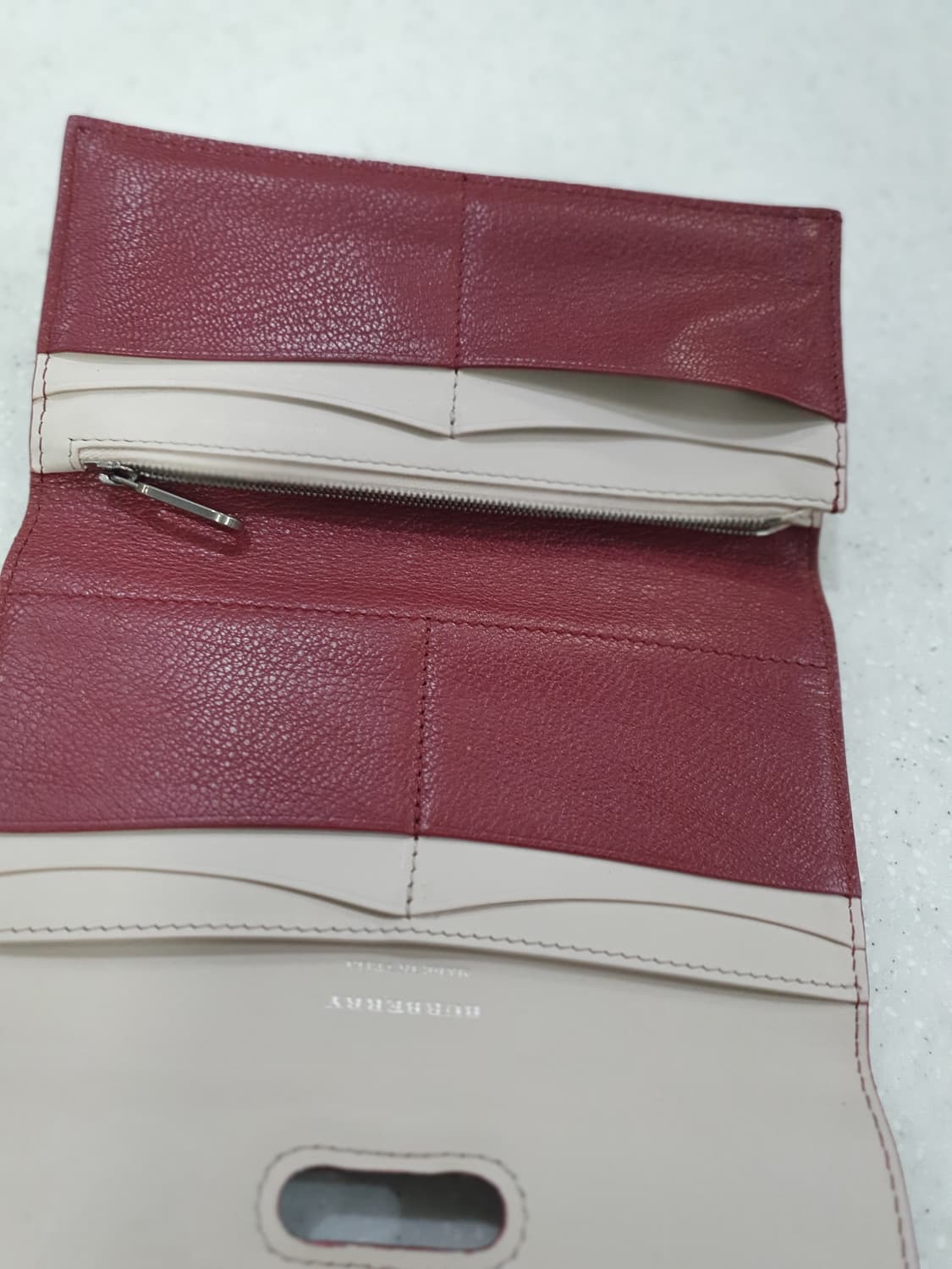 버버리(BURBERRY)버버리D링가죽장지갑 버건디 여성 지갑 상품이미지8