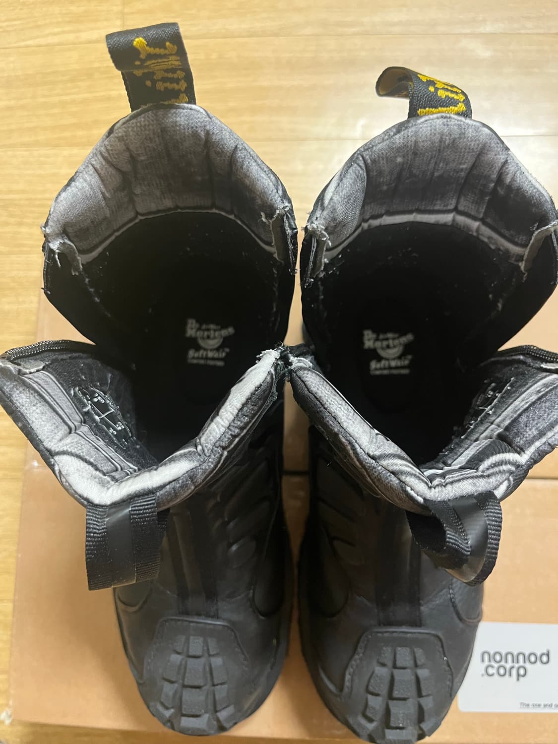 닥터마틴 2976 프로텍트 블랙 부츠 상품이미지3