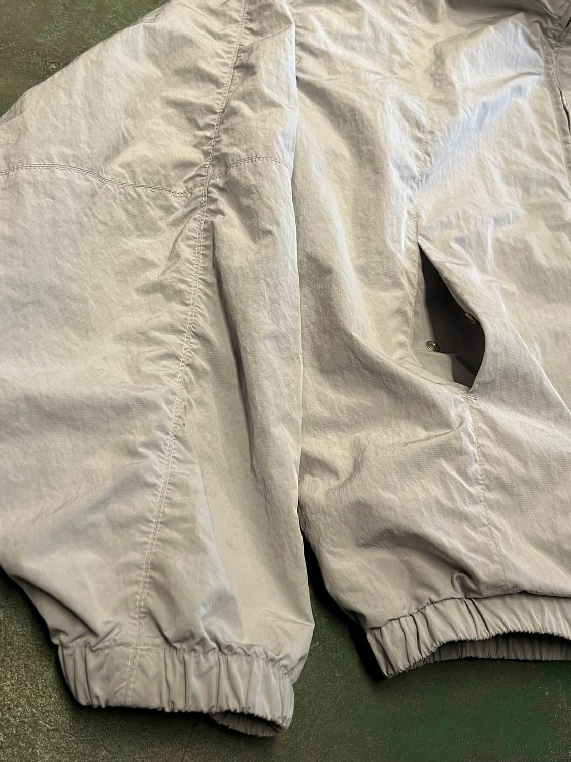 [L] 쿠어 Coor 나일론 윈드브레이커 라이트그레이 상품이미지5