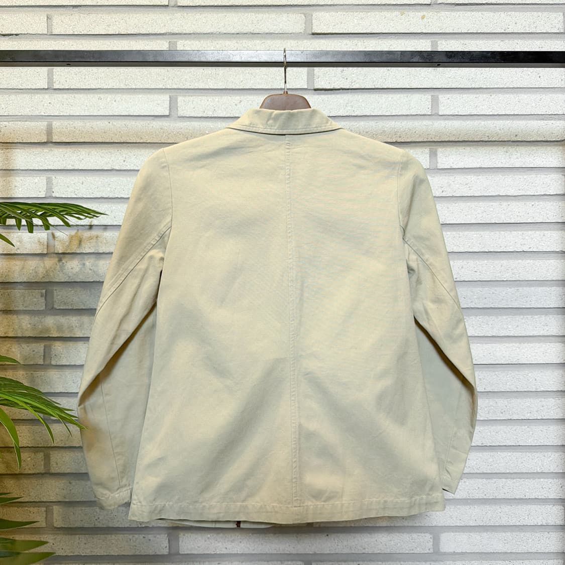 테일러드 코튼 워크자켓 3버튼 패치포켓 디테일 미색 상품이미지3