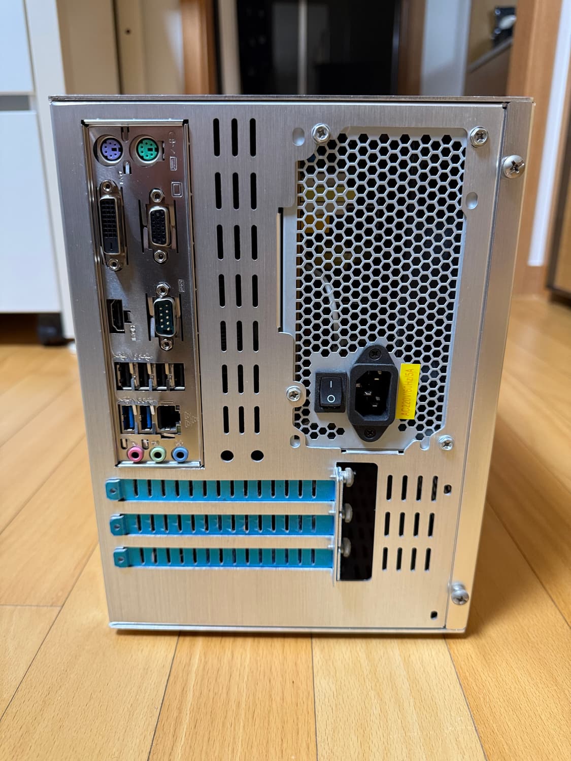 한성컴퓨터 미니슈트 i5 테스크탑 풀스틸 컴퓨터  i5 9400 2.9  상품이미지3