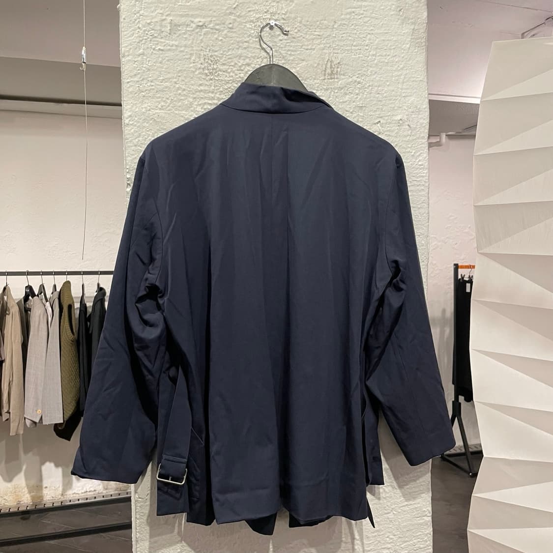 이세이미야케 패널 디테일 벨티드 자켓 상품이미지3