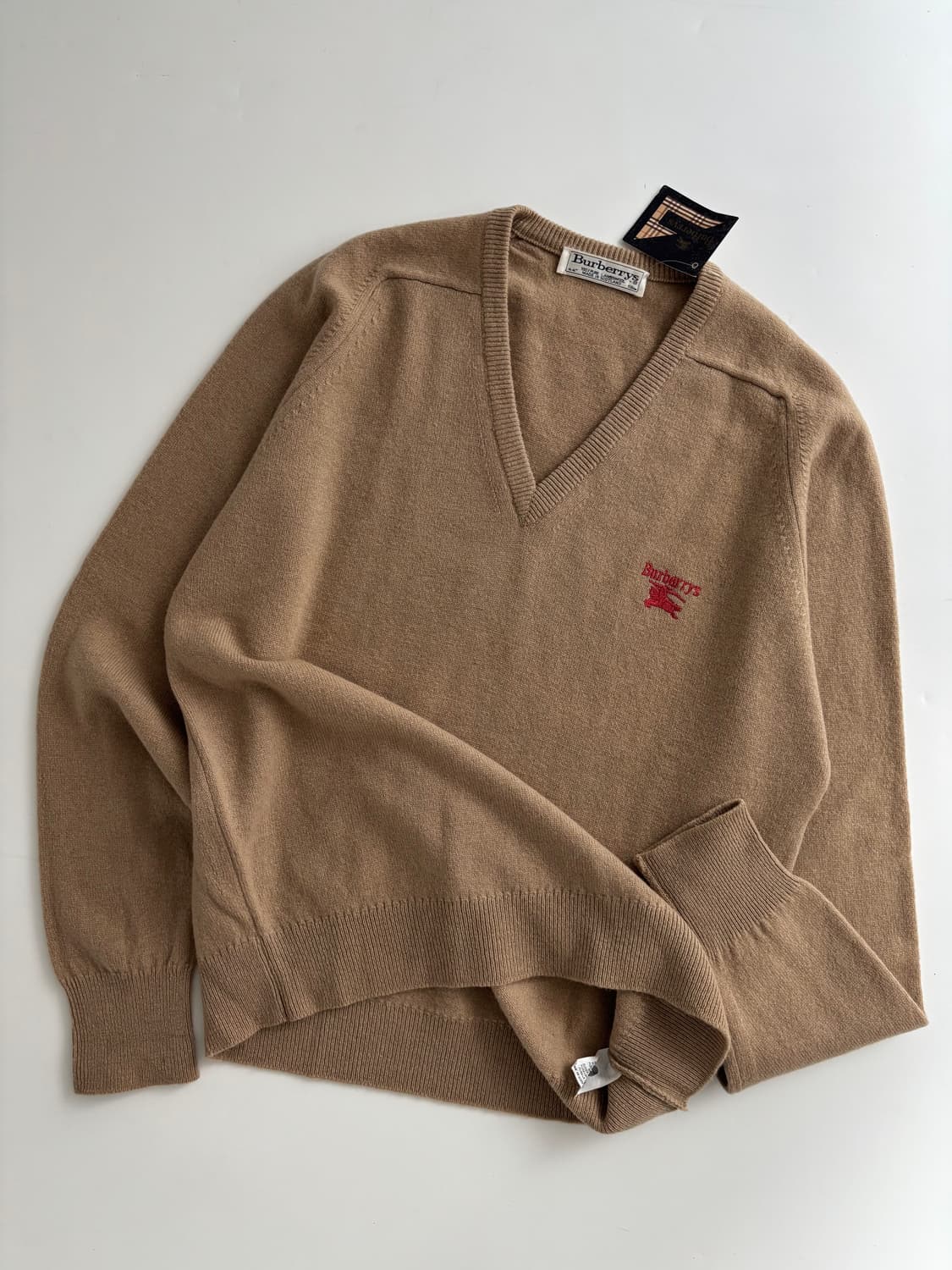 Burberry 버버리 베이지 기마로고 브이넥 니트 상품이미지1