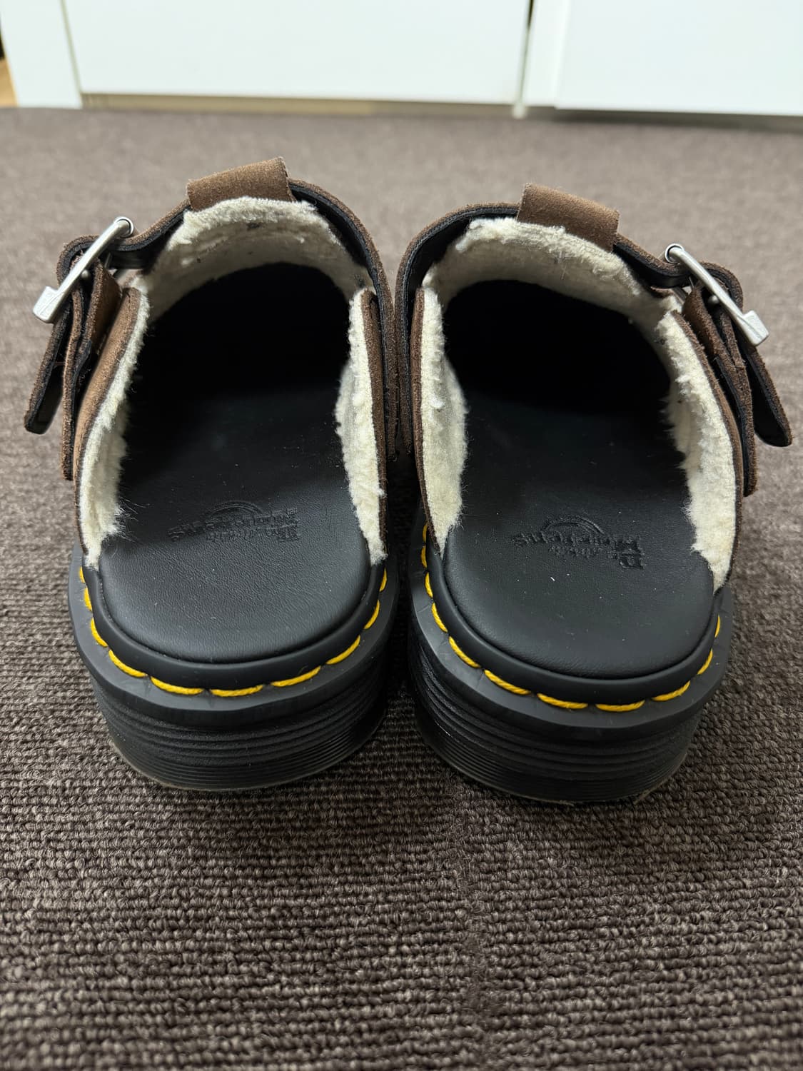 닥터마틴 제브잭 스웨이드 뮬 (외출 1회 + 실내 촬영) 상품이미지2