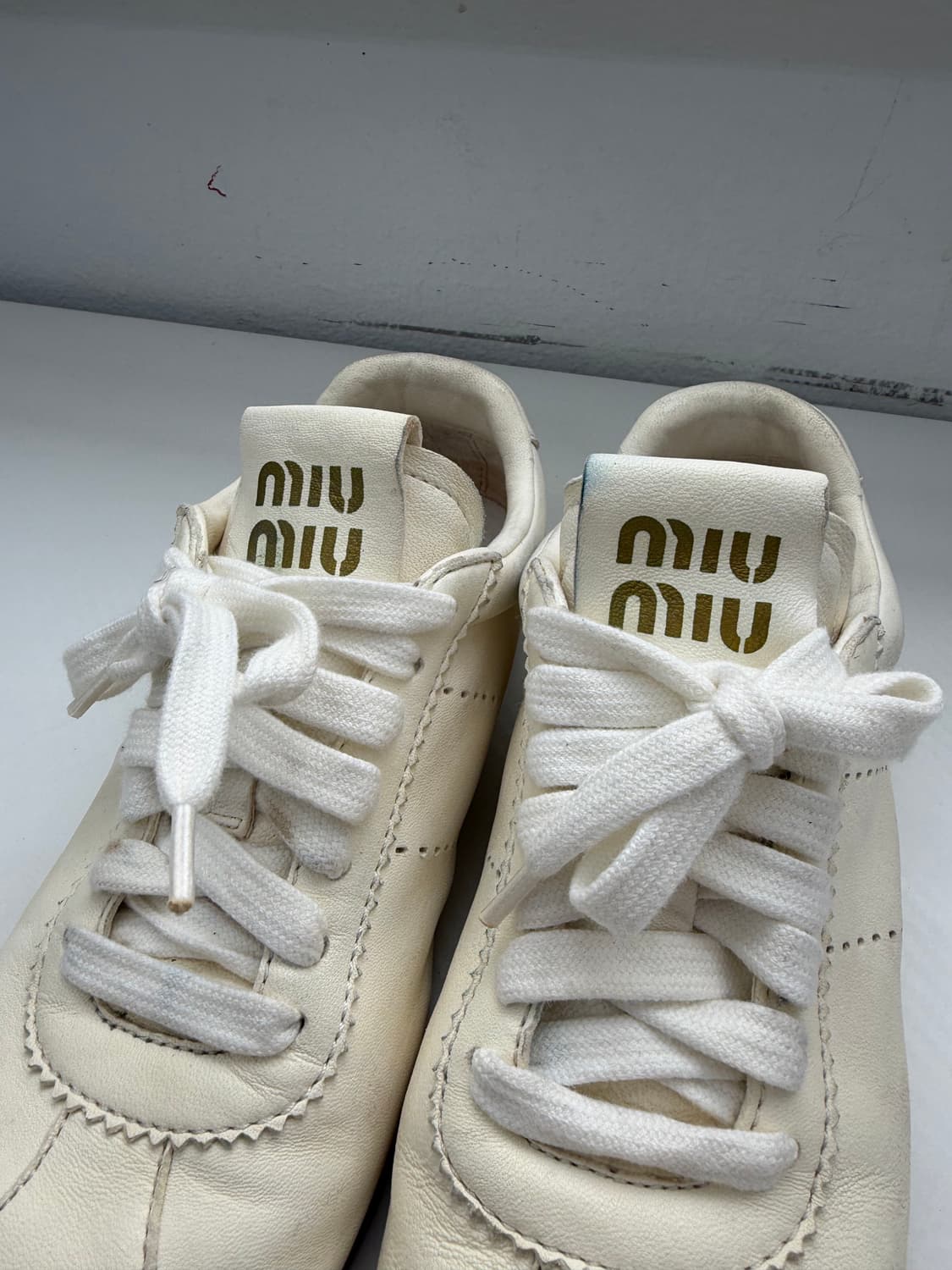 정품) 미우미우 여성 플룸 나파가죽 스니커즈 36 상품이미지4