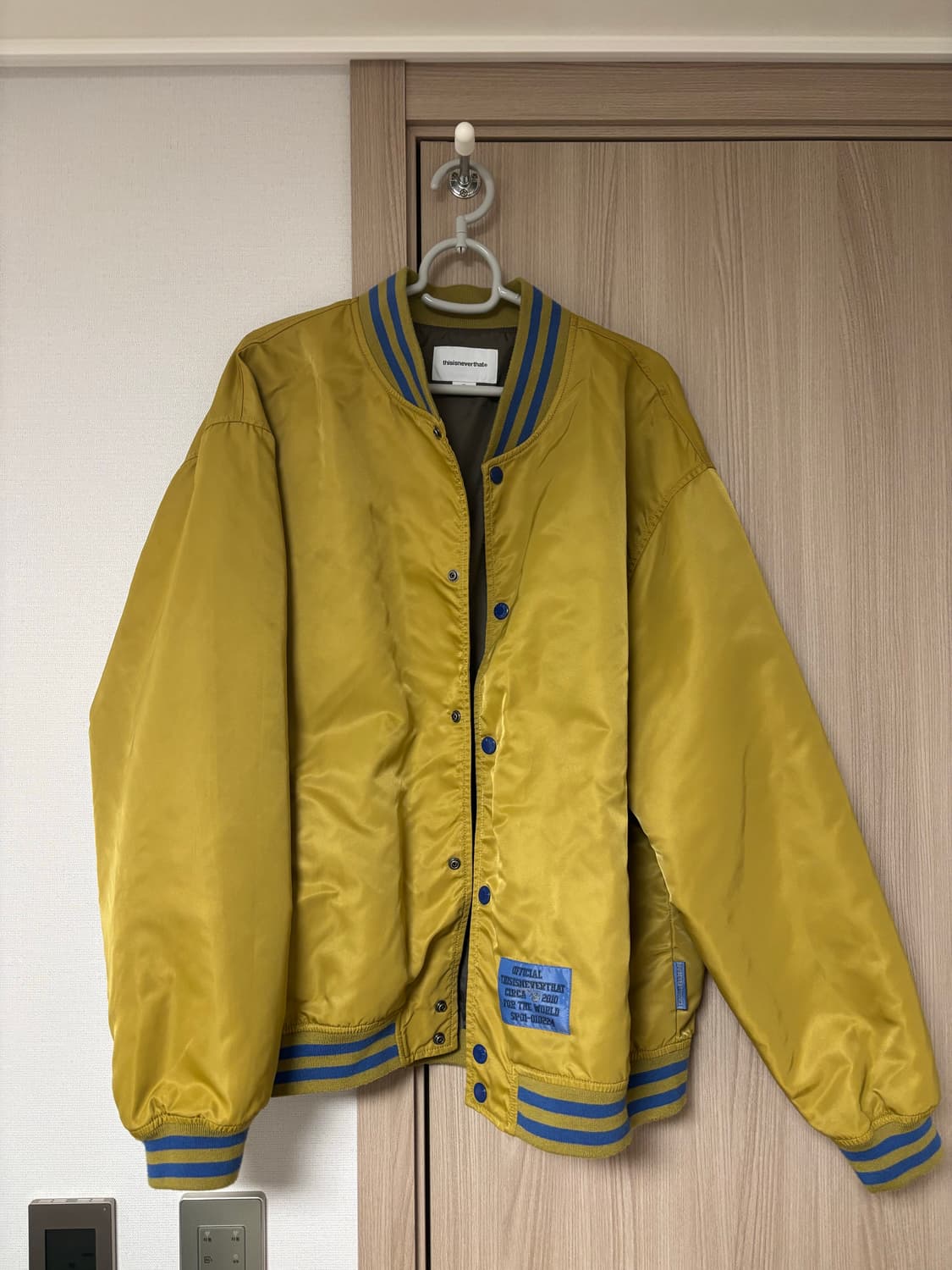 디스이즈네버댓 바시티 자켓 골드 상품이미지3