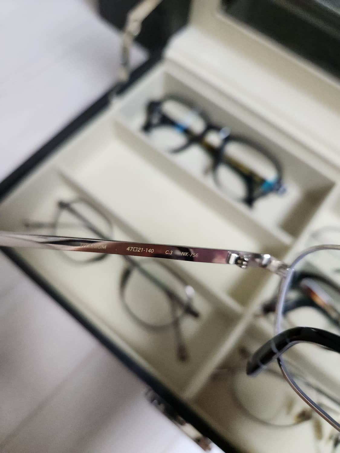 니시데 카즈오 송중기 티타늄 안경 상품이미지7