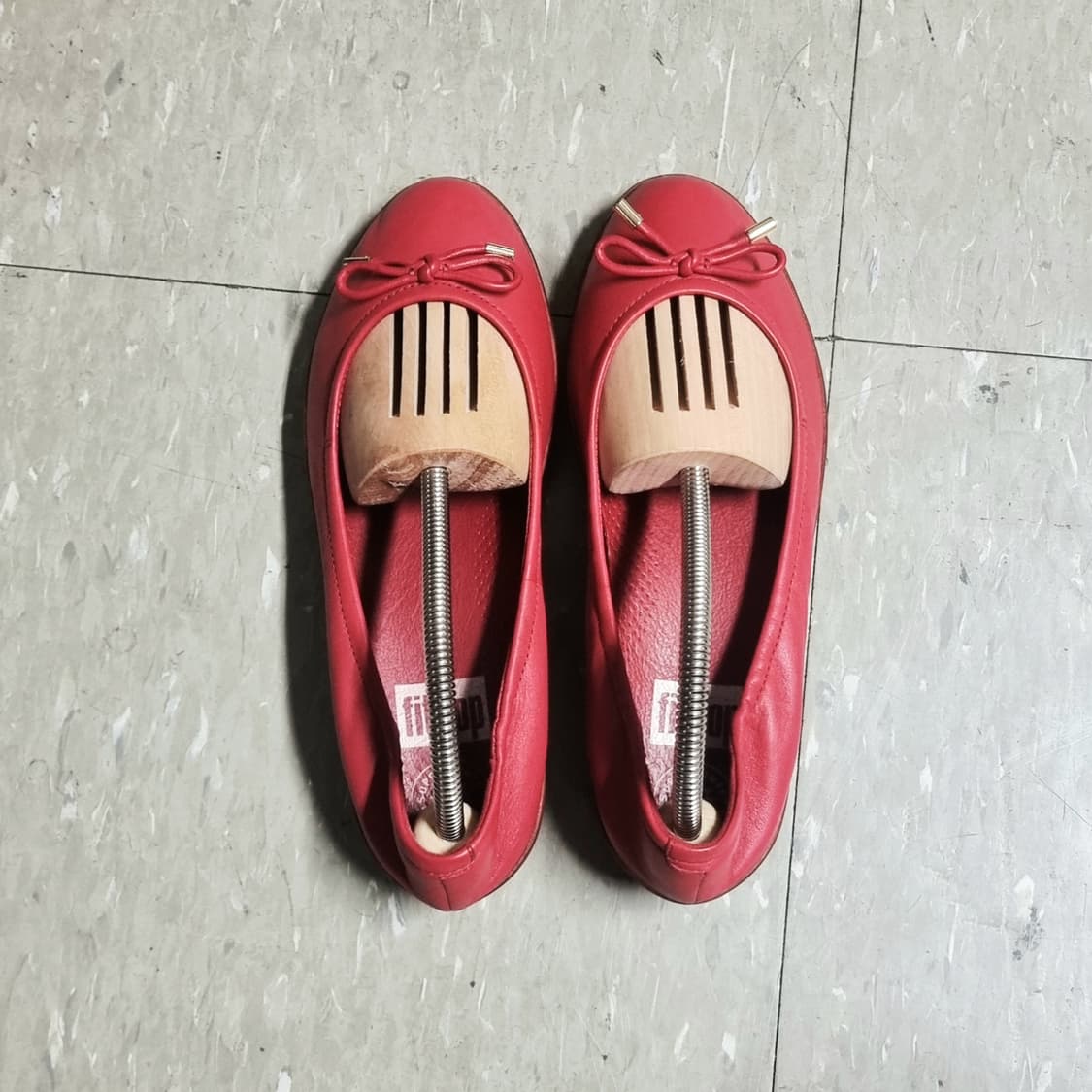 핏플랍 슈퍼컴포트 소가죽 슈즈 단화 다홍 (240/EU37) 상태좋음 상품이미지2