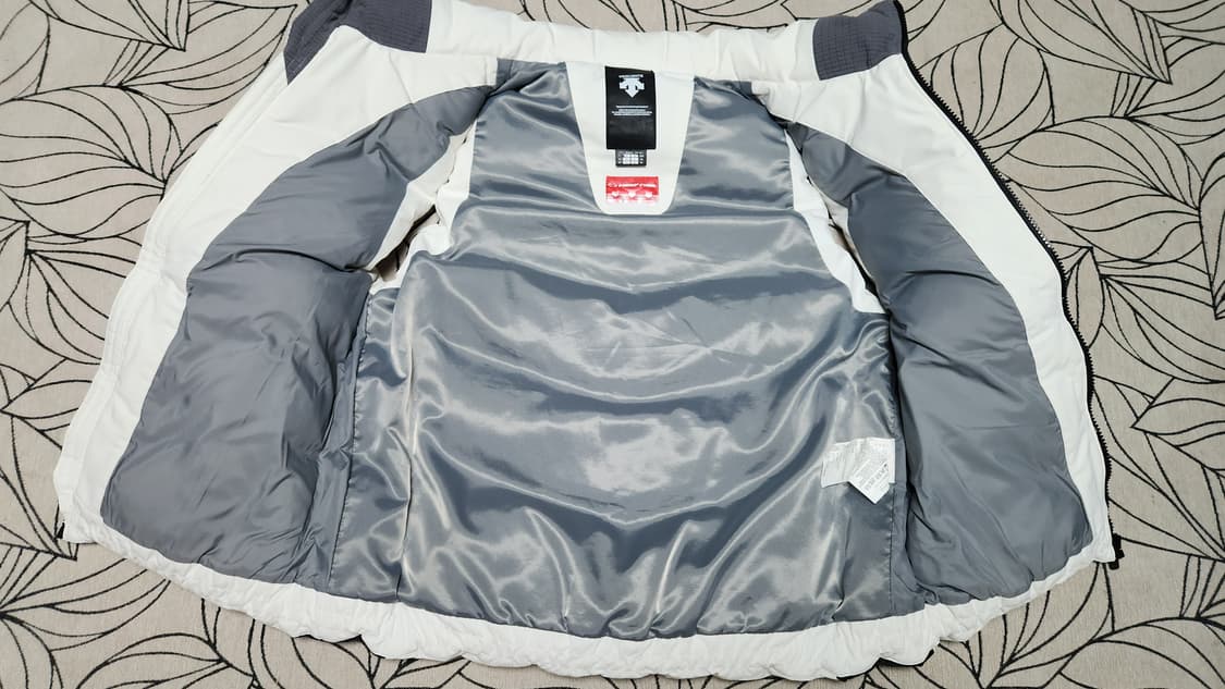 데상트 패딩 조끼 화이트 90사이즈 상품이미지3