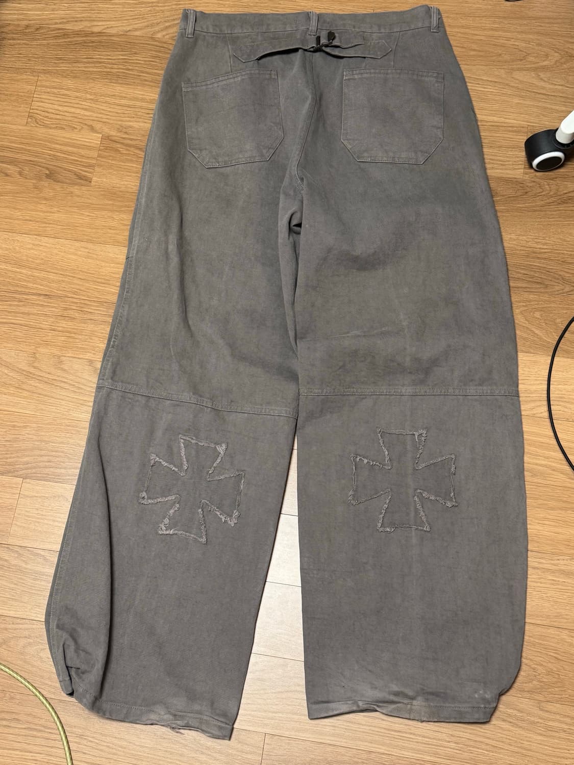 아르반 크로스 아플리케 팬츠 4 상품이미지1