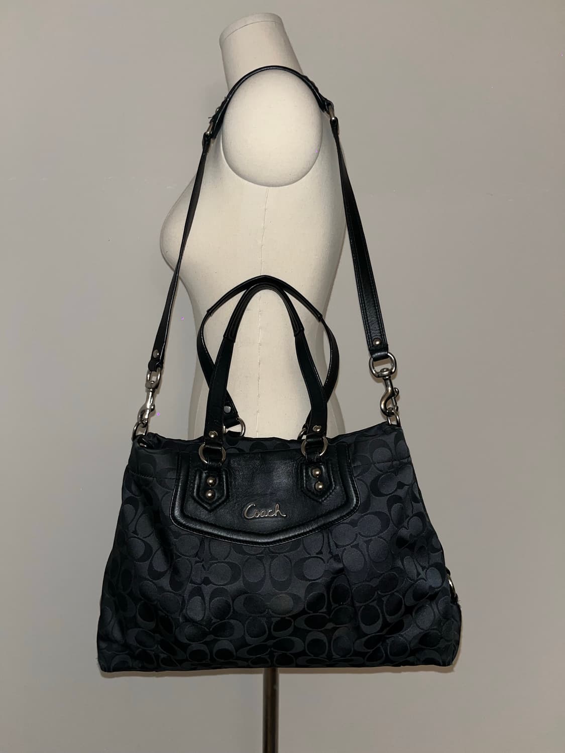 🎉BLACK FRIDAY🎉 Old Coach black bag 상품이미지4