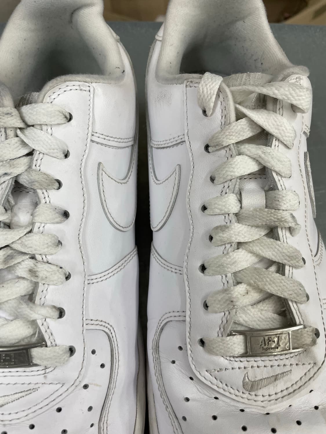 나이키 X 슈프림 에어포스 1 화이트 275 상품이미지9