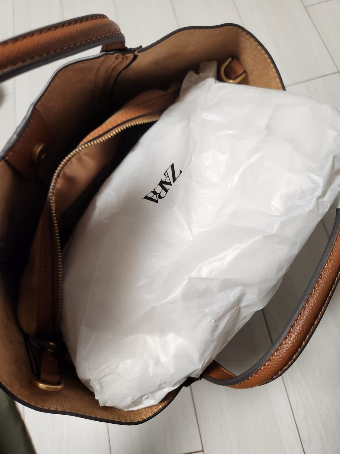 새상품)ZARA 자라 톱스티칭 시티백 토트백 크로스백 다크샌드

여러 중 상품이미지10