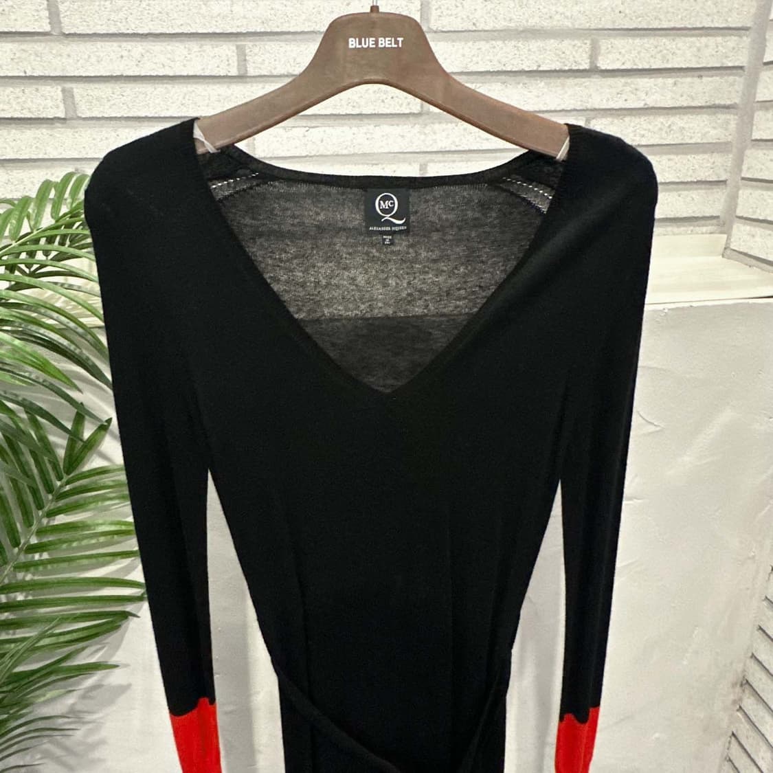 알렉산더 맥퀸 니트 원피스 브이넥 컬러 블럭 벨티드 디테일 블랙 레드 상품이미지4