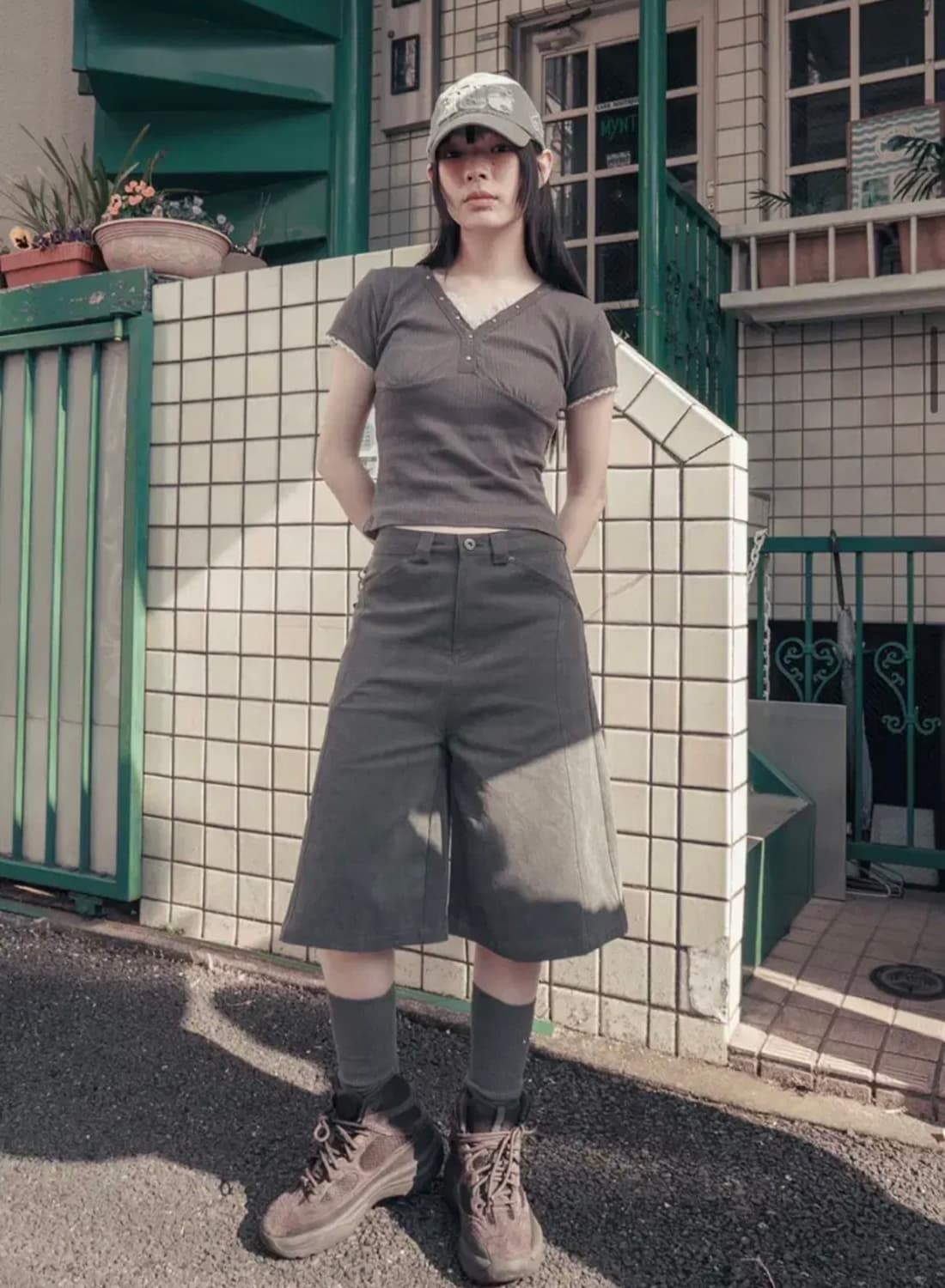 허그유어스킨 엔젤 윙 버뮤다팬츠 차콜m 상품이미지2