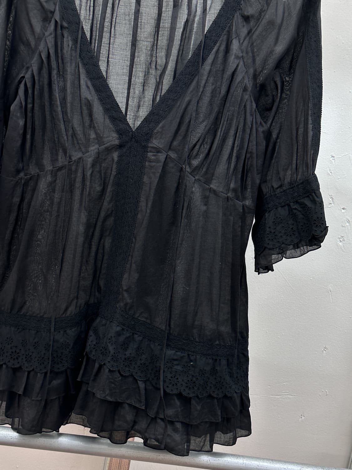 black deep v neck layered lace top 상품이미지5