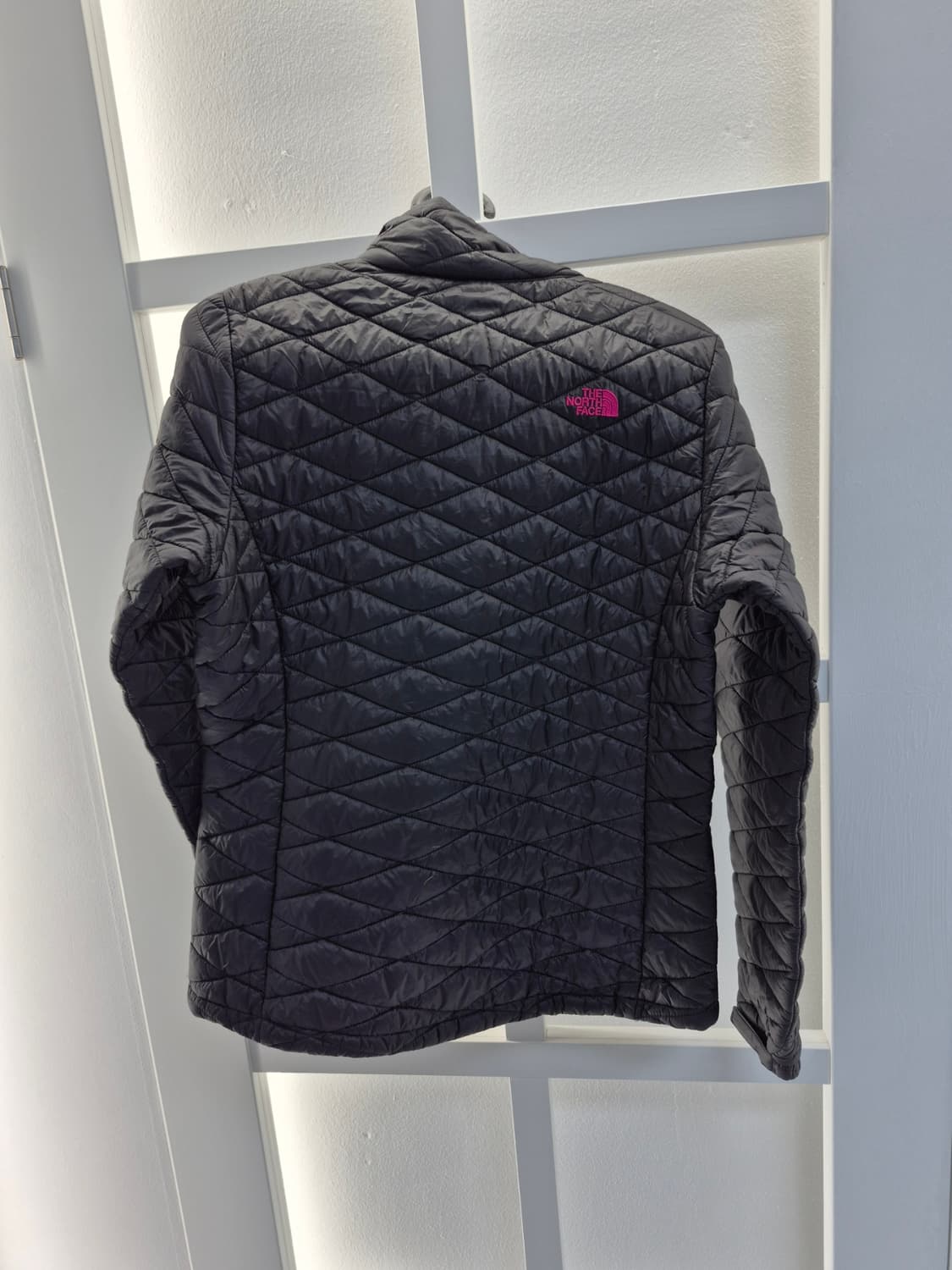 노스페이스 정품 여성 경량패딩 90사이즈 팝니다
 상품이미지2