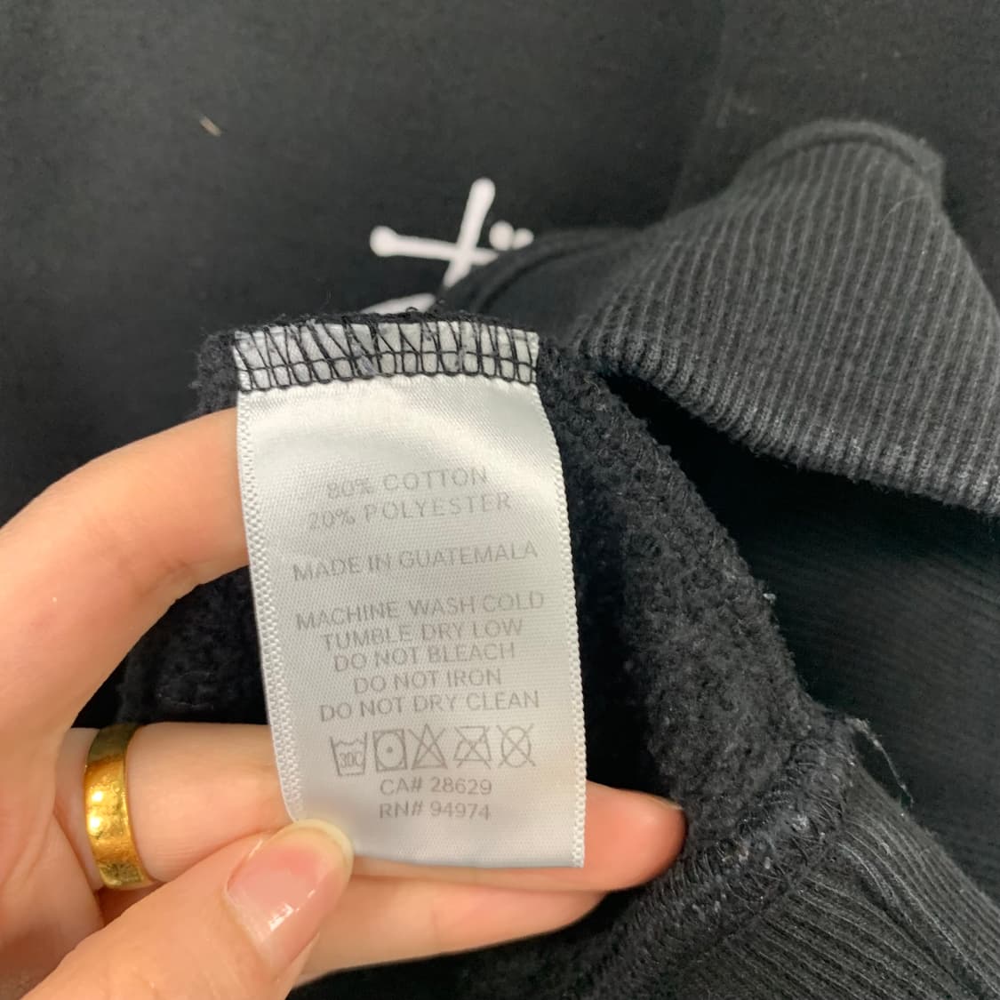 스투시 스탁로고 블랙 맨투맨 상품이미지7