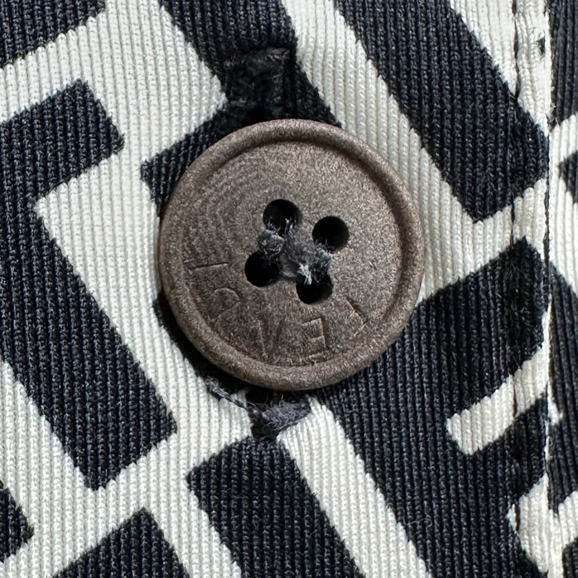 펜디 주카 로고 패턴 카라티 상품이미지5