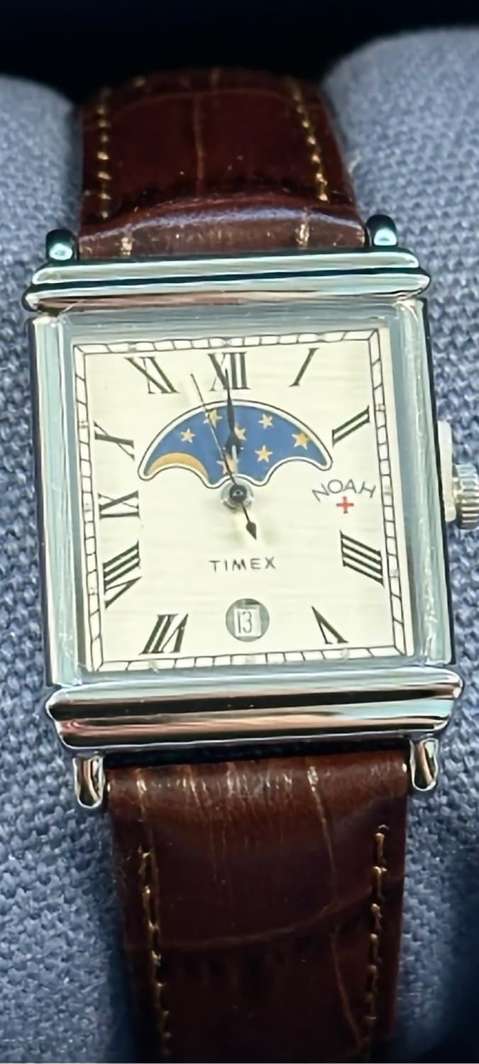 
(새상품)타이맥스 x 노아 문페이즈
브라운 가죽 시계
 상품이미지1