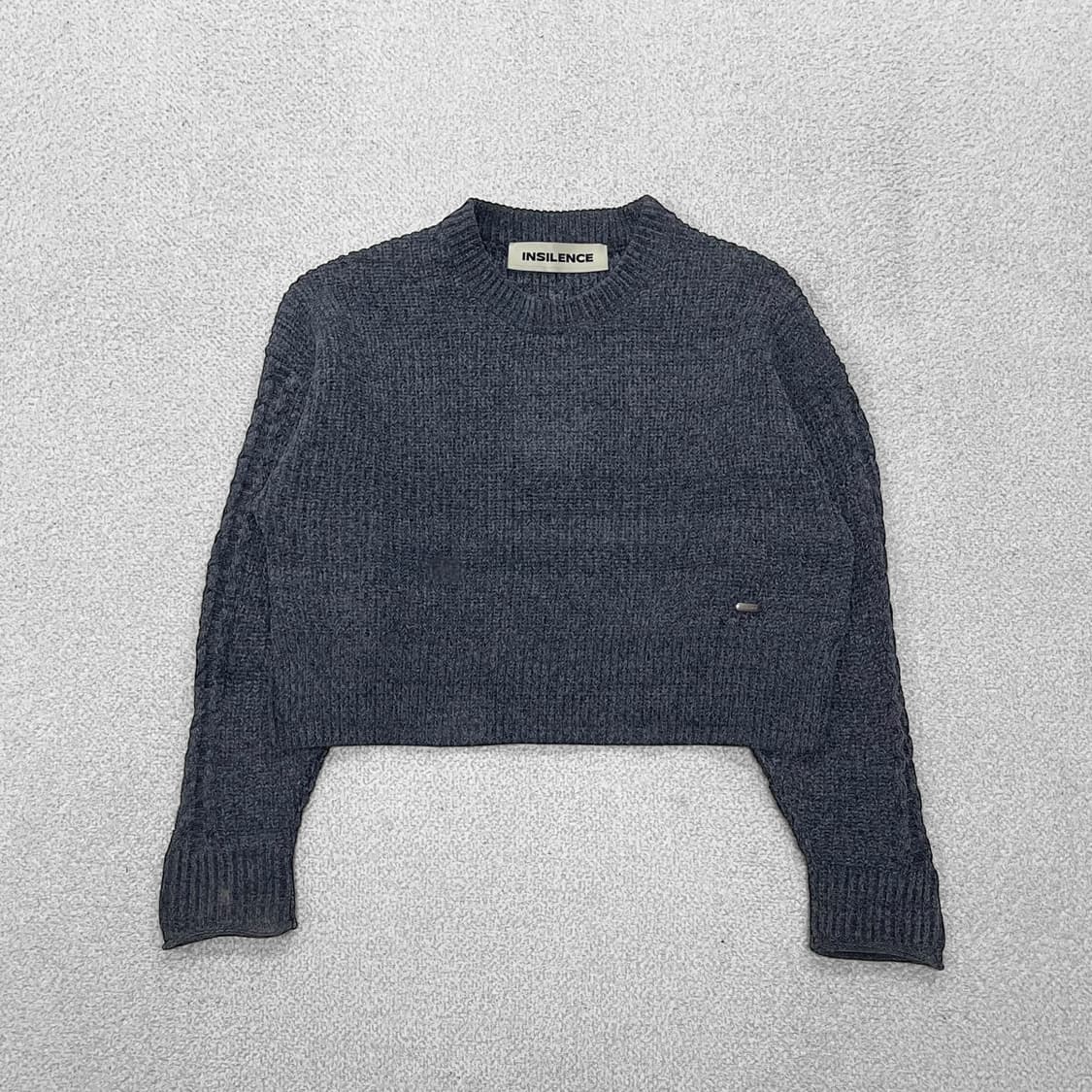 인사일런스 벨로아 얀 크루넥 니트 차콜 상품이미지2
