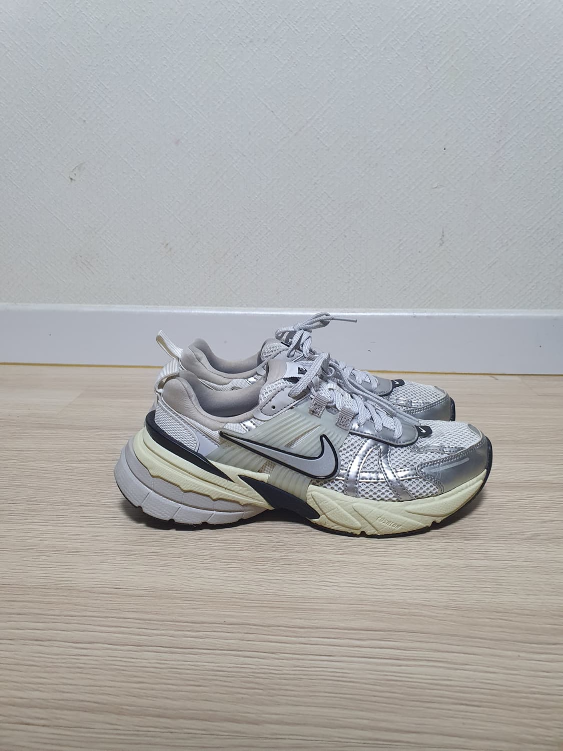 나이키 v2k 런 운동화 240 상품이미지1