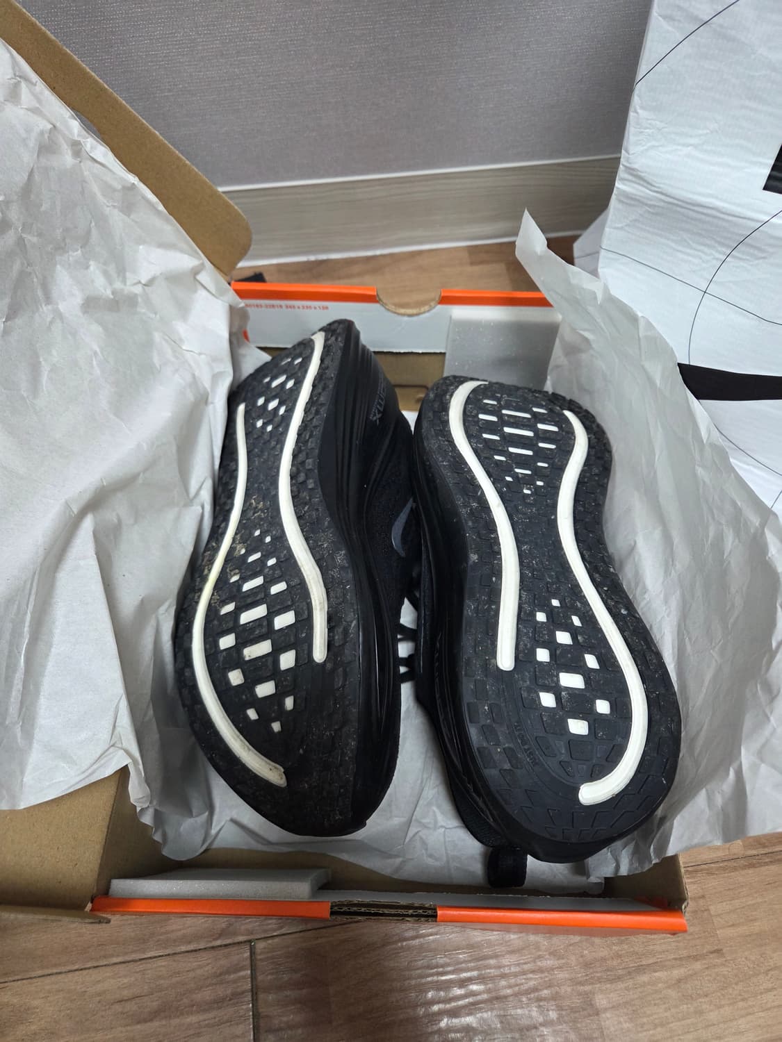 나이키 줌 보메로 플러스 275 상품이미지7