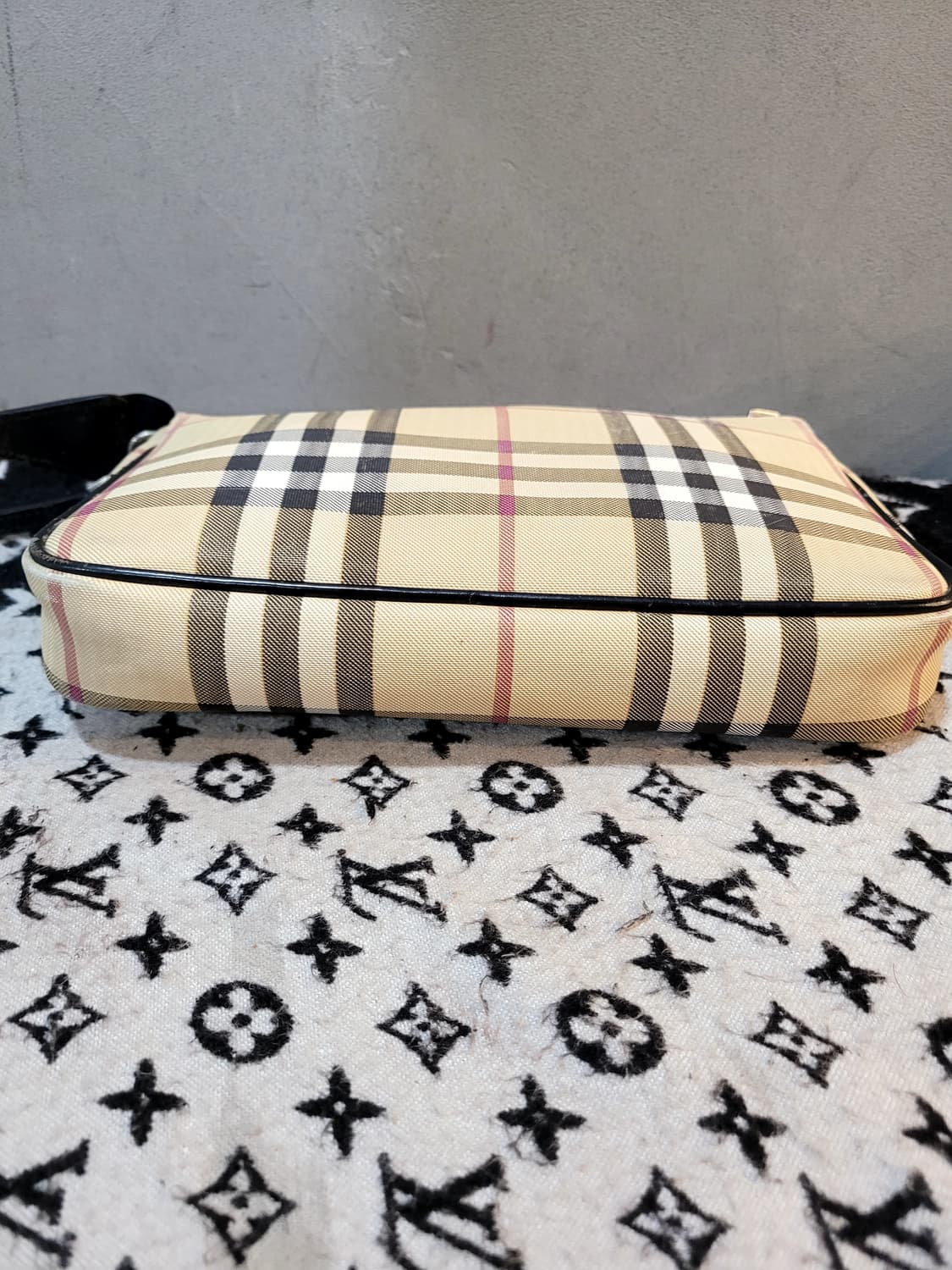 정품 버버리 노바체크 파우치백 상품이미지5