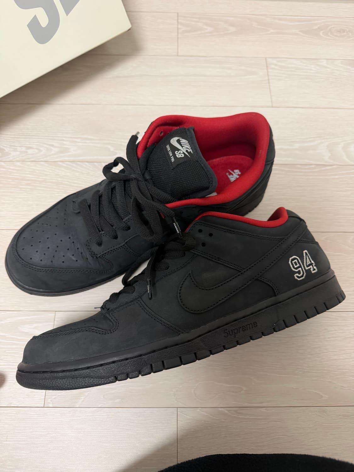 나이키 SB 덩크 로우 Supreme 블랙 상품이미지1