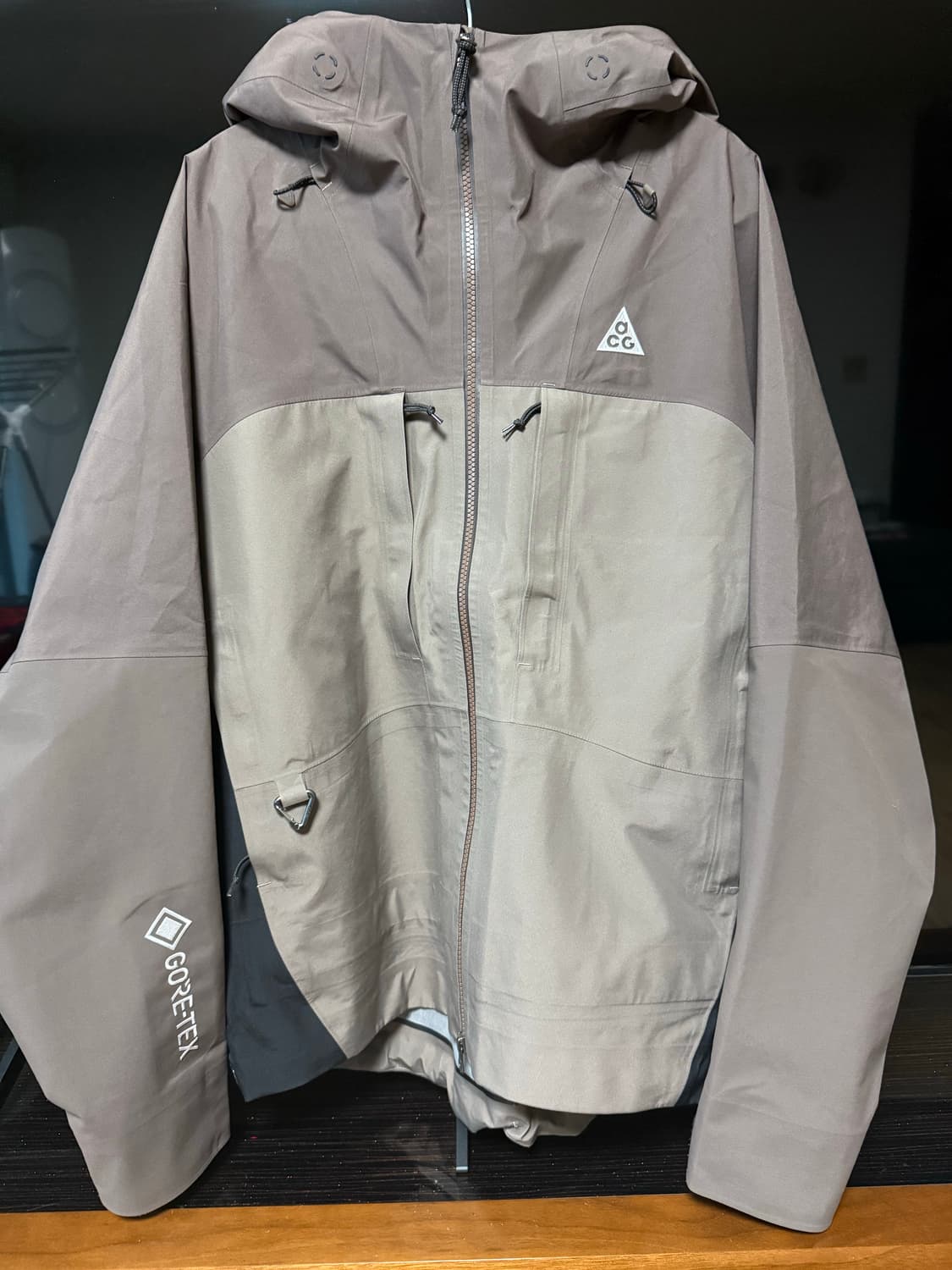 나이키 ACG 스톰핏 ADV 고어텍스 미저리 릿지 자켓 아이언 스톤  상품이미지1