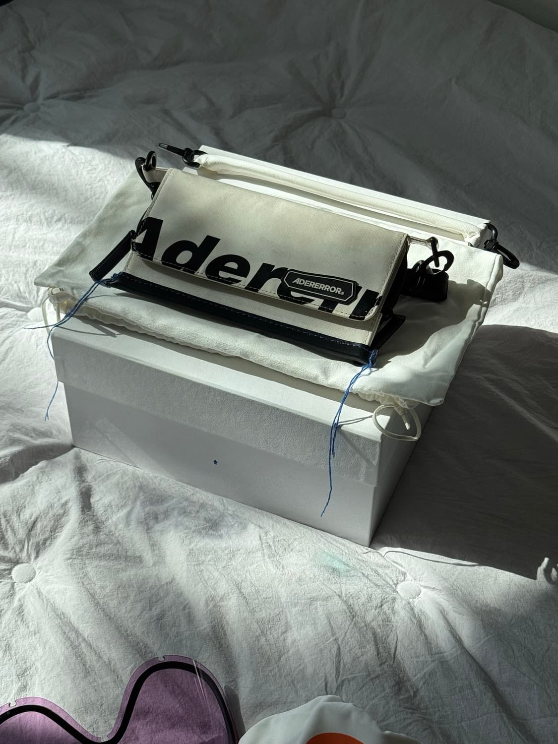 아더에러 트레이스 파이온 파우치 화이트 상품이미지1