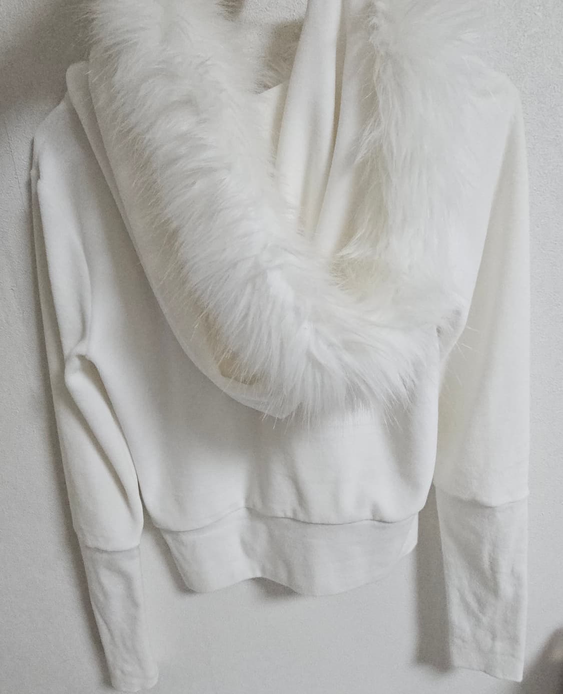 베메클 글램 벨루아 퍼 후드집업 화이트 상품이미지3