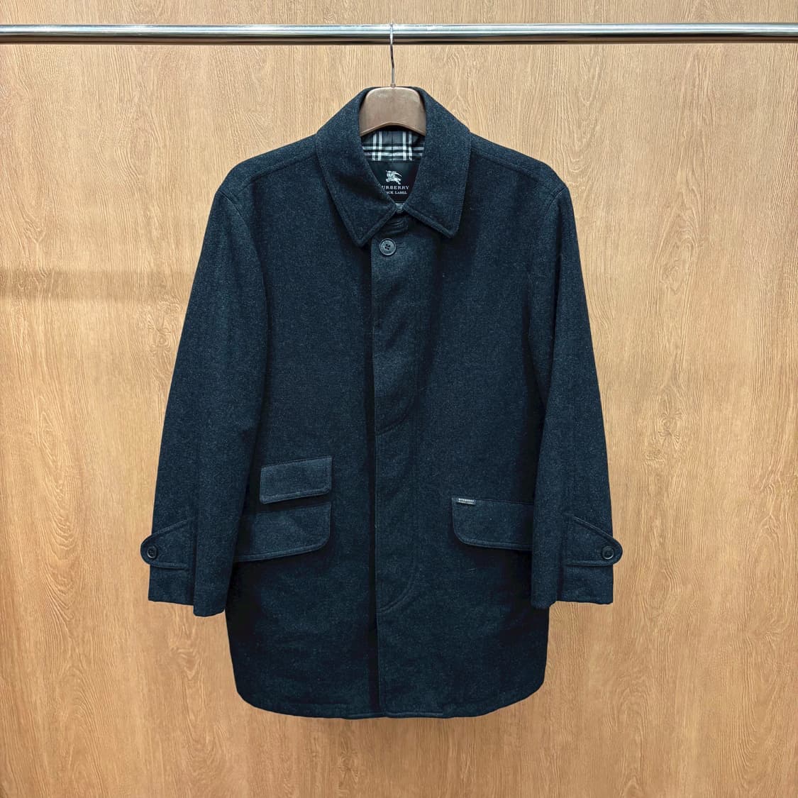 버버리 블랙 라벨 하프 울 코트 히든 집업 배색 체크 안감 디테일 차콜 상품이미지2