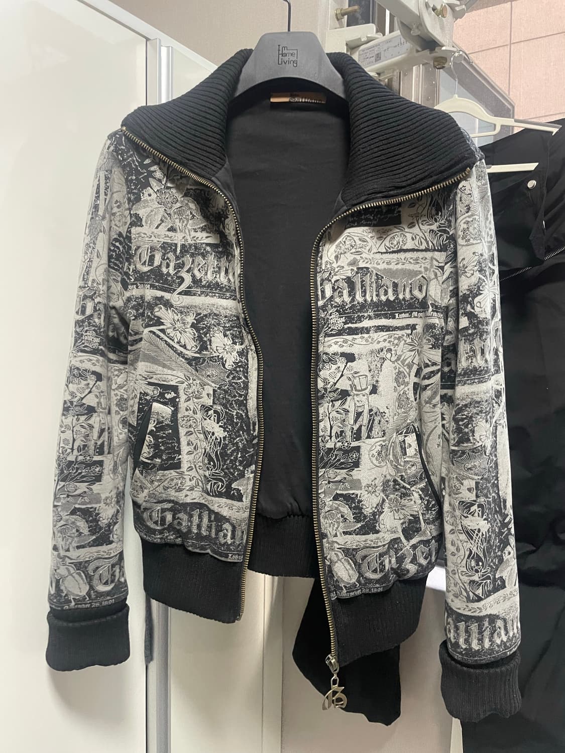 존 갈리아노 뉴스페이퍼 하이넥 집업 자켓 (L) 상품이미지1