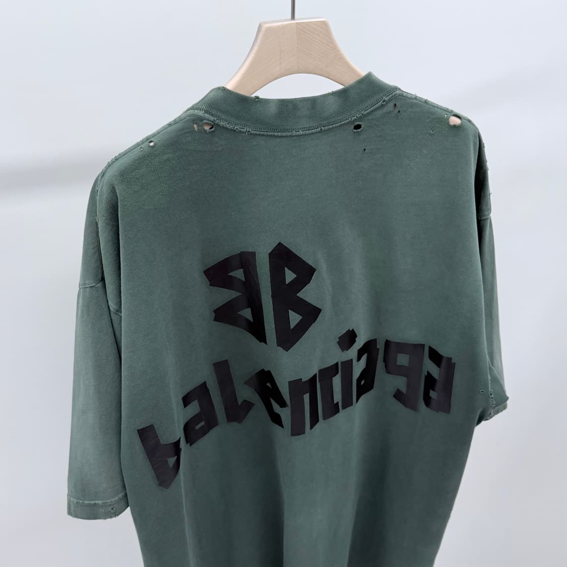 [S+급/오버핏M] 발렌시아가 뉴 테이프 반팔 티셔츠 다크 그린 상품이미지5