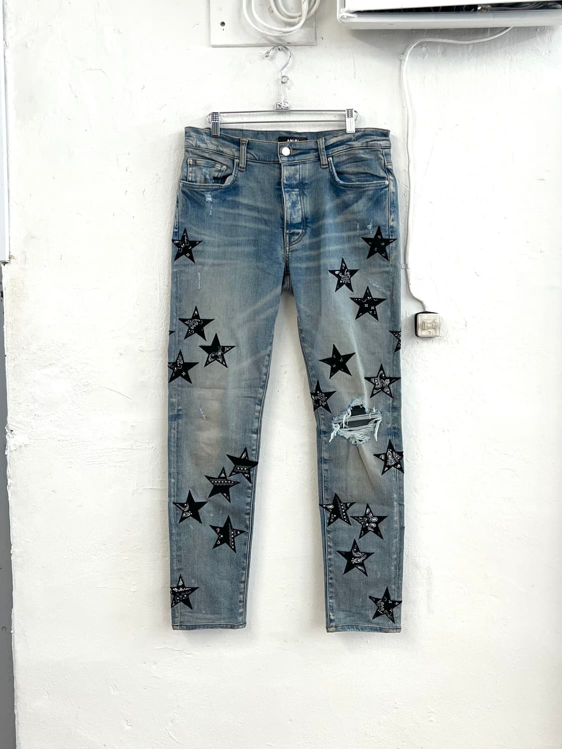 아미리 반다나 스타 패치 데님 팬츠 상품이미지1