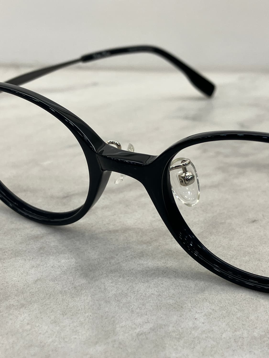 앤서니 브라운 Anthony Brown 블랙 메탈렉 오벌 뿔테 안경 상품이미지5