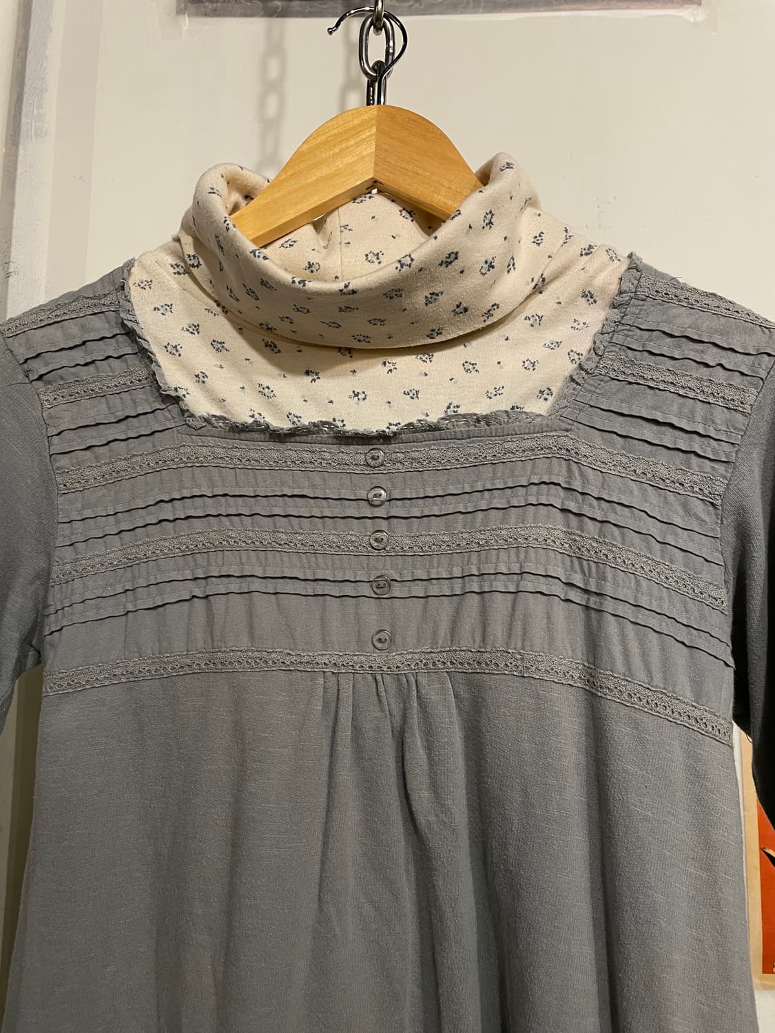 잔꽃 레이어드 잿빛 하늘색 탑 모리 상품이미지3