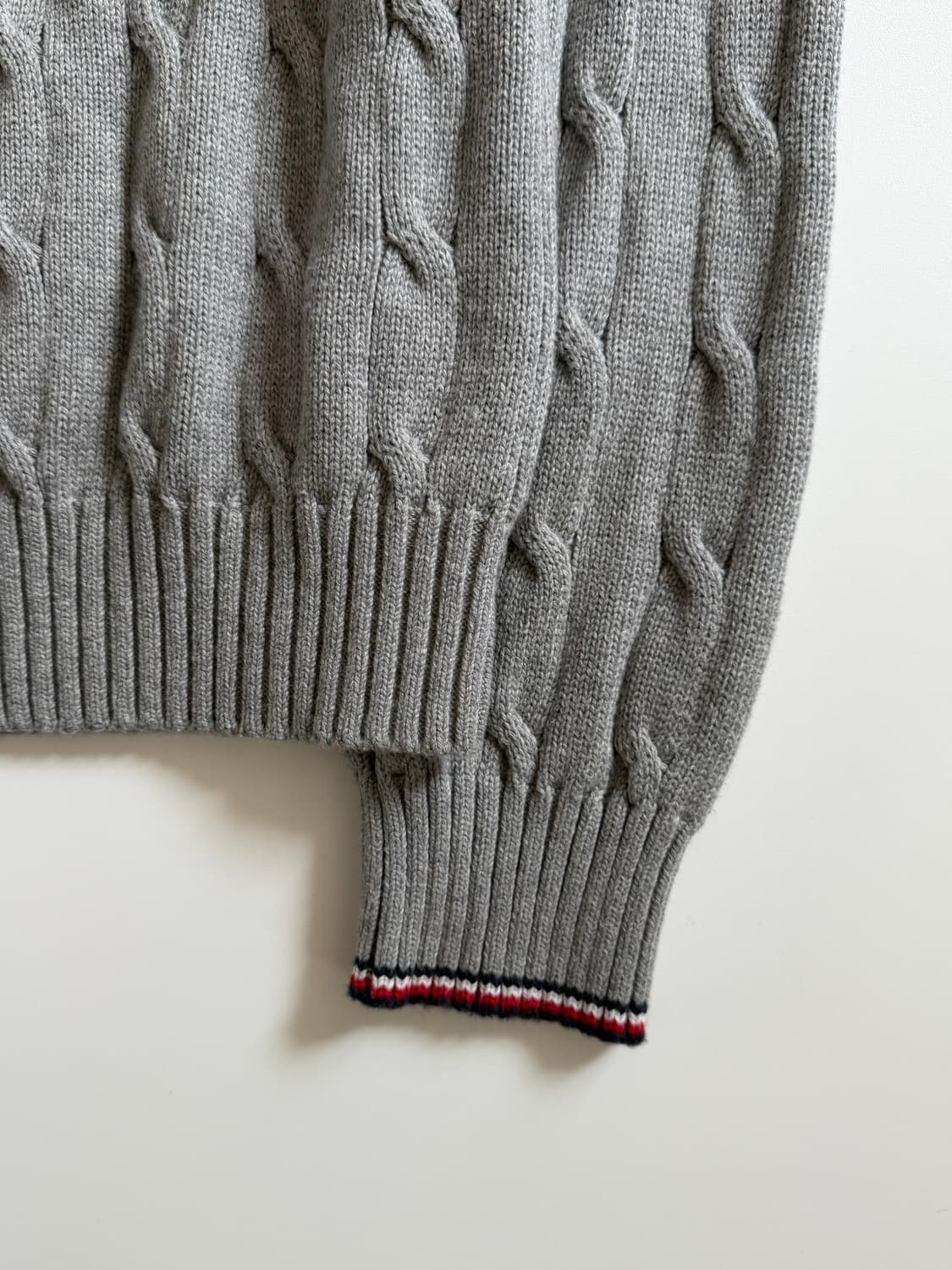 Tommy 타미힐피거 플래그자수 그레이컬러 코튼 케이블 니트 상품이미지5