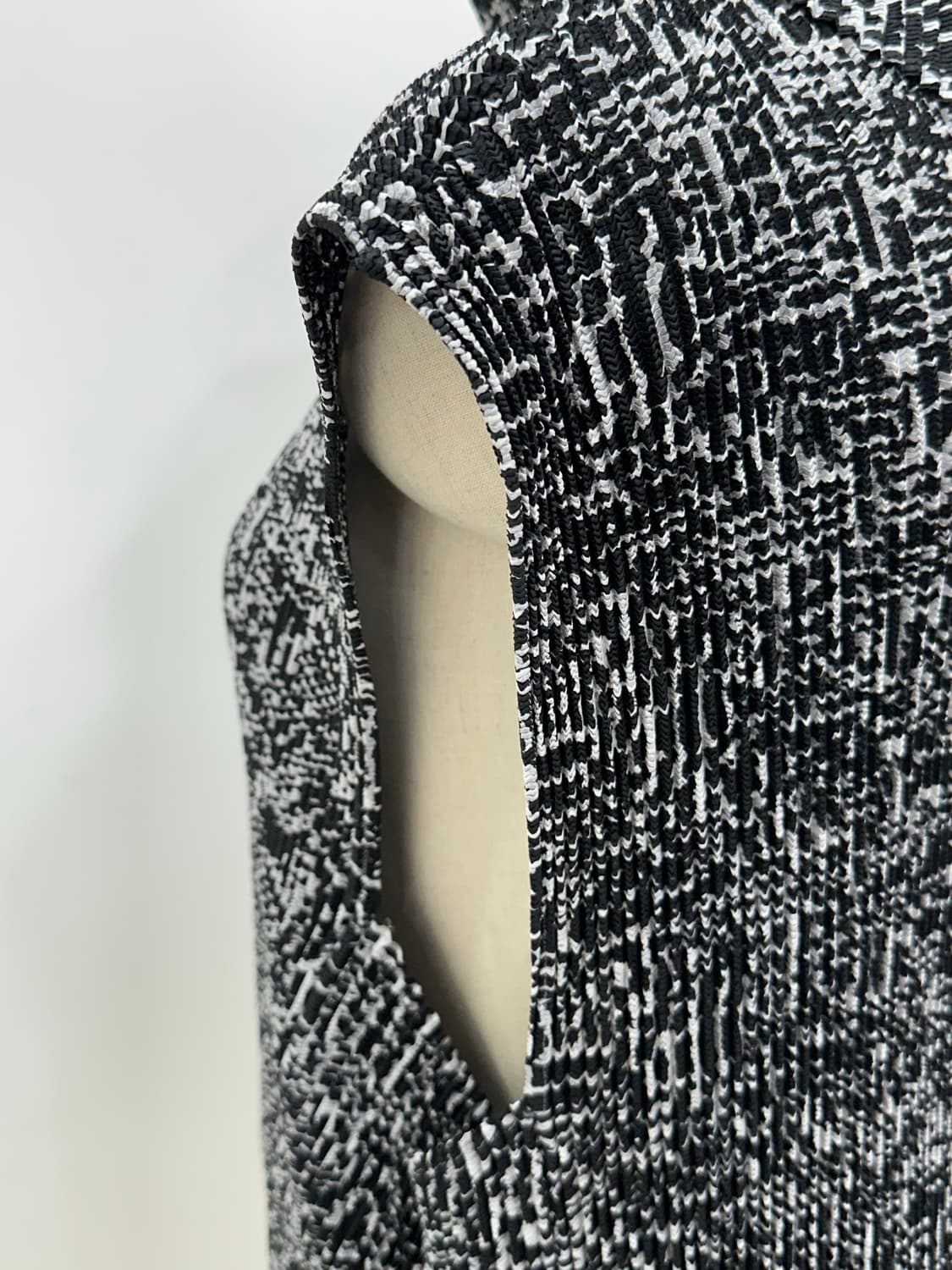 스피치오 터틀넥 플리츠 조끼 상품이미지4