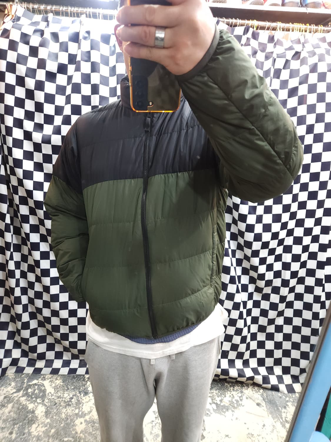 유니클로 울트라 라이트 배색 경량 패딩점퍼

 상품이미지9