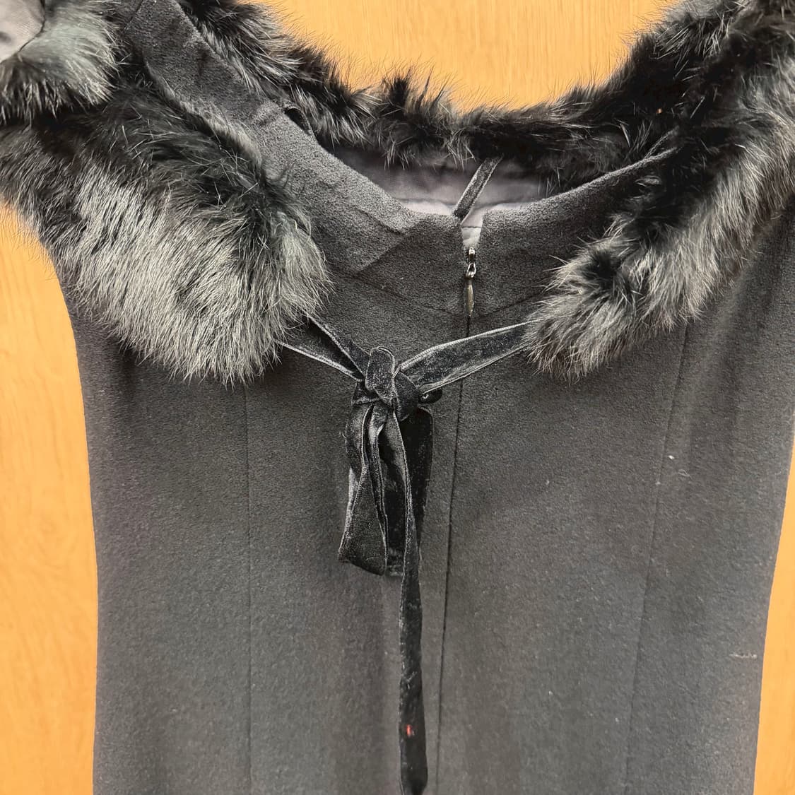 버버리 블루 라벨 슬리브리스 원피스 퍼 트리밍 리본 스트랩 디테일 블랙 상품이미지6