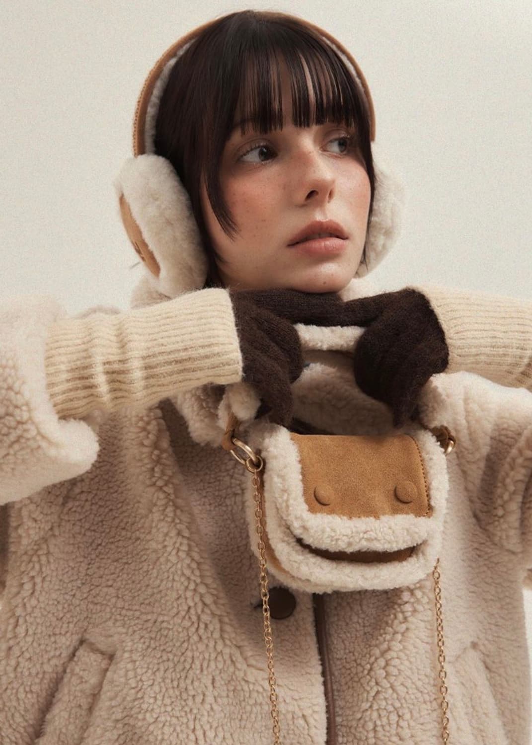 오찌 이어머프 + 시어링 마이크로 미니백 카멜 새상품 상품이미지1