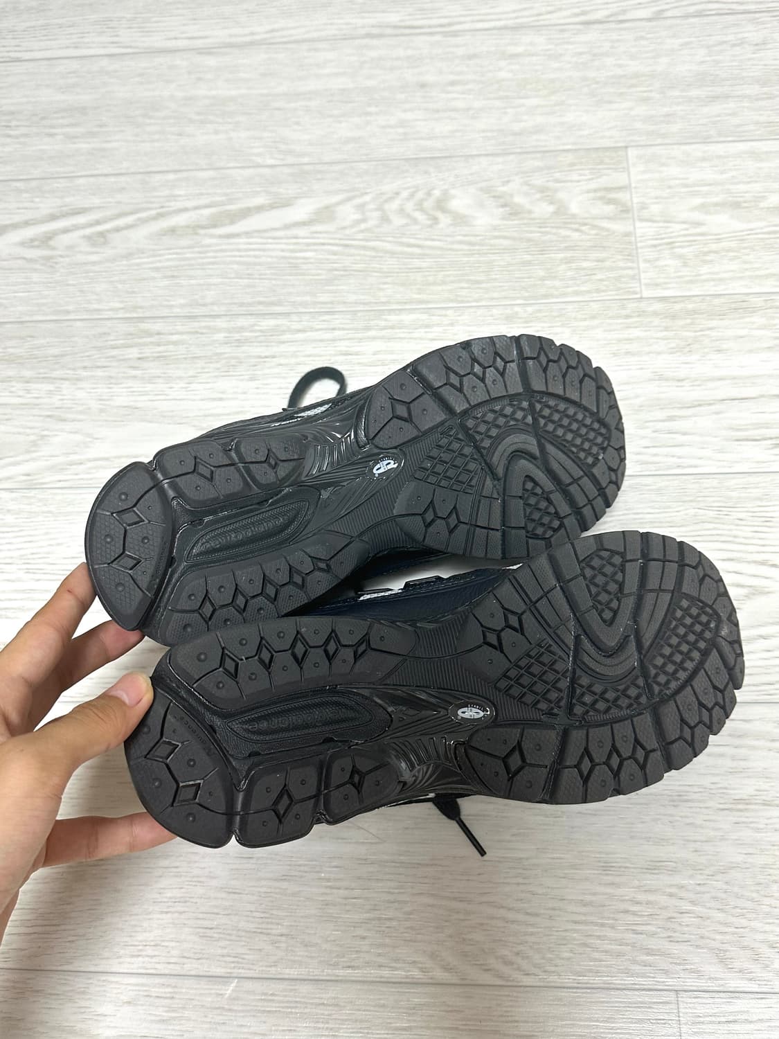 뉴발란스 1906R 폴카 닷 블랙 265 상품이미지5