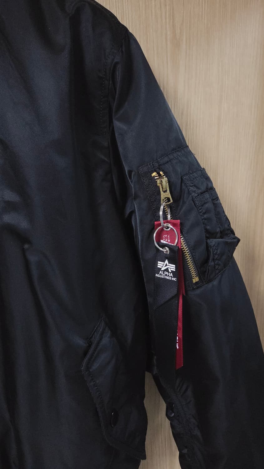 (착샷) 알파인더스트리 ma-1 레귤러핏 블랙  상품이미지3