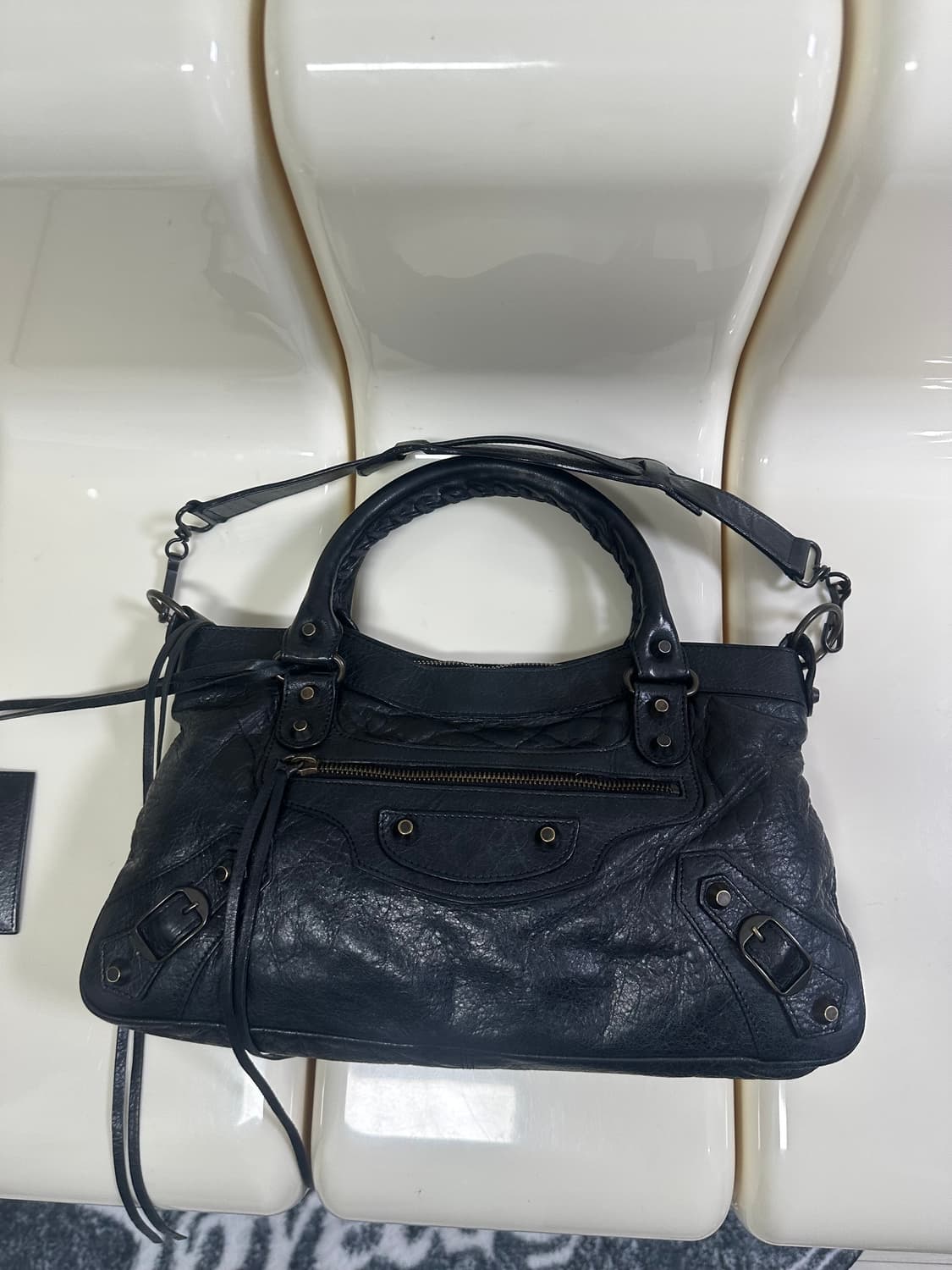 [A 정품] 발렌시아가 시티 모터백 퍼스트 블랙 상품이미지1